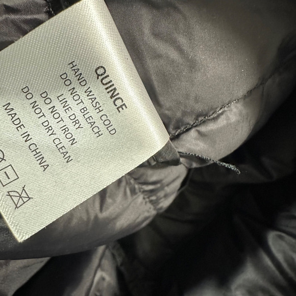 Quince Womens Lightweight Down Puffer Vest in Black Size Small - Picture 5 of 6